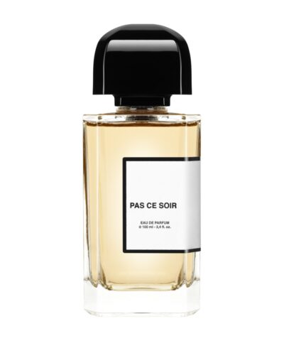 BDK Parfums Pas Ce Soir Eau de Parfum 100 ml, skaidrus buteliukas su gintariniu skysčiu ir juoda kepurėle